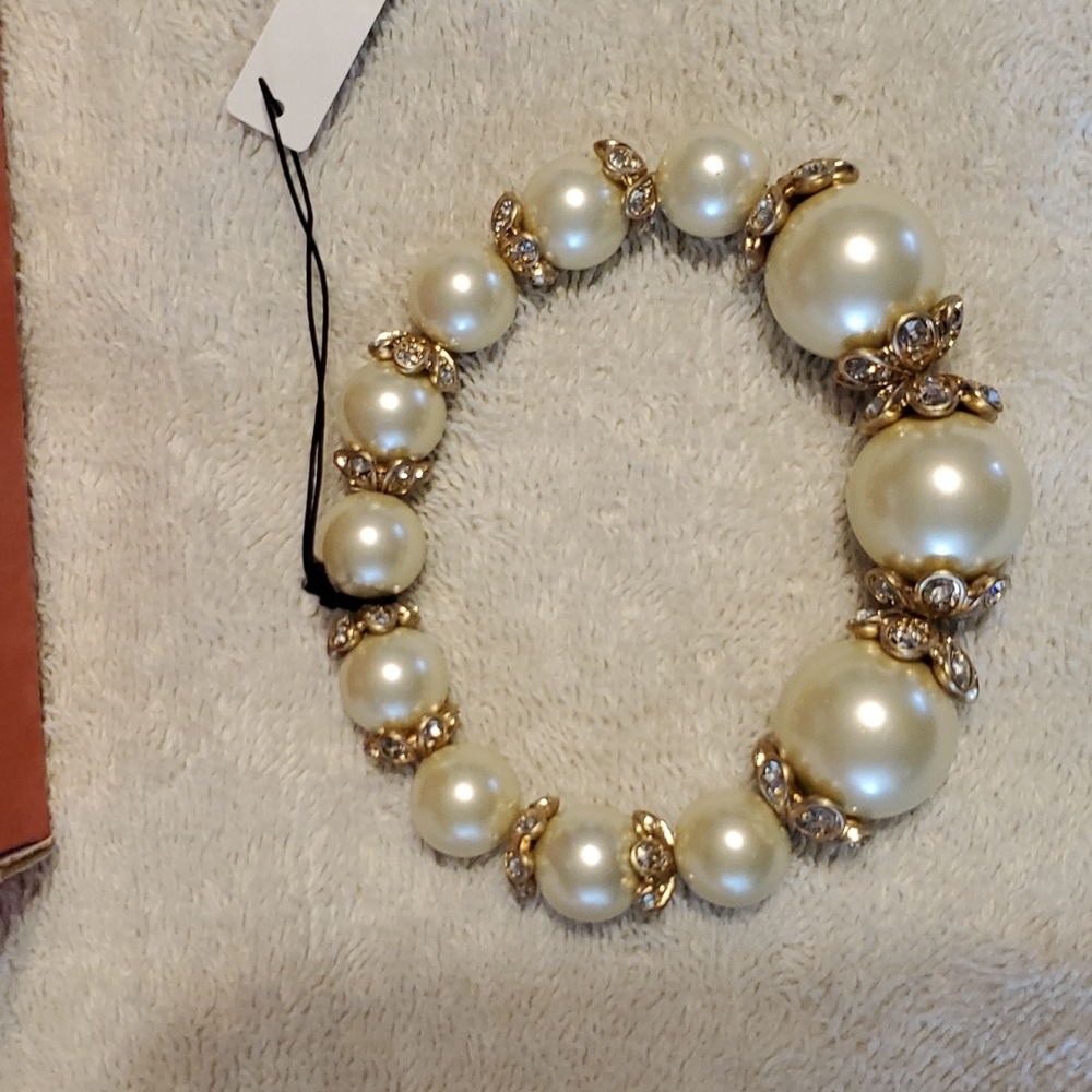 Carriage ride bracelet with resin pearls. Laying flat about 3.5" length.